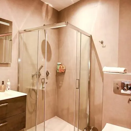 Hospitality Ii - St Nicholas - With Free Parking Apartment *