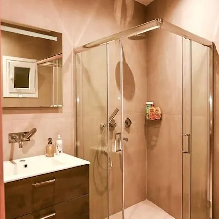 Hospitality Ii - St Nicholas - With Free Parking Apartment